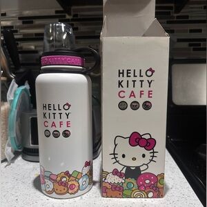 32 oz NIB Hello Kitty Cafe water bottle 2017